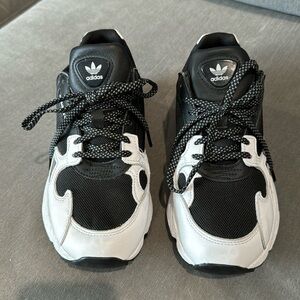 Adidas women running shoes size: 5.5